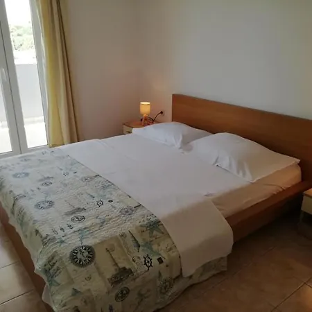 Roko, Sevid Apartman Marina