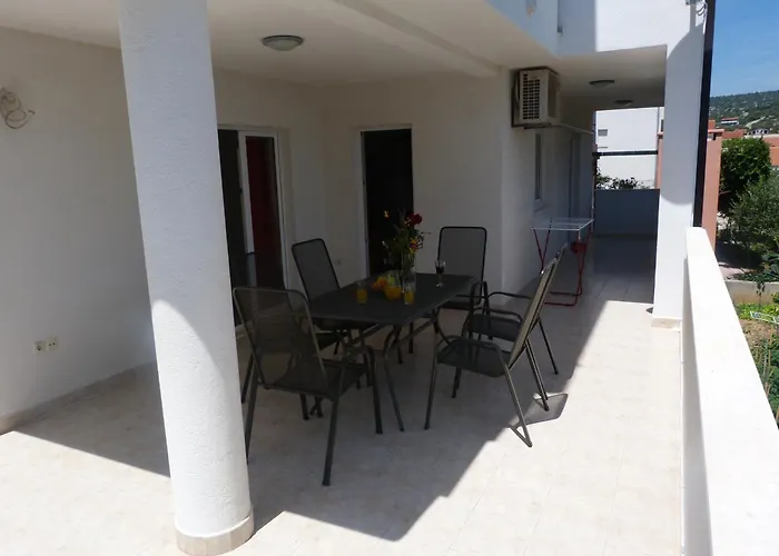 Roko, Sevid Apartment