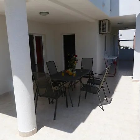 Roko, Sevid Apartment